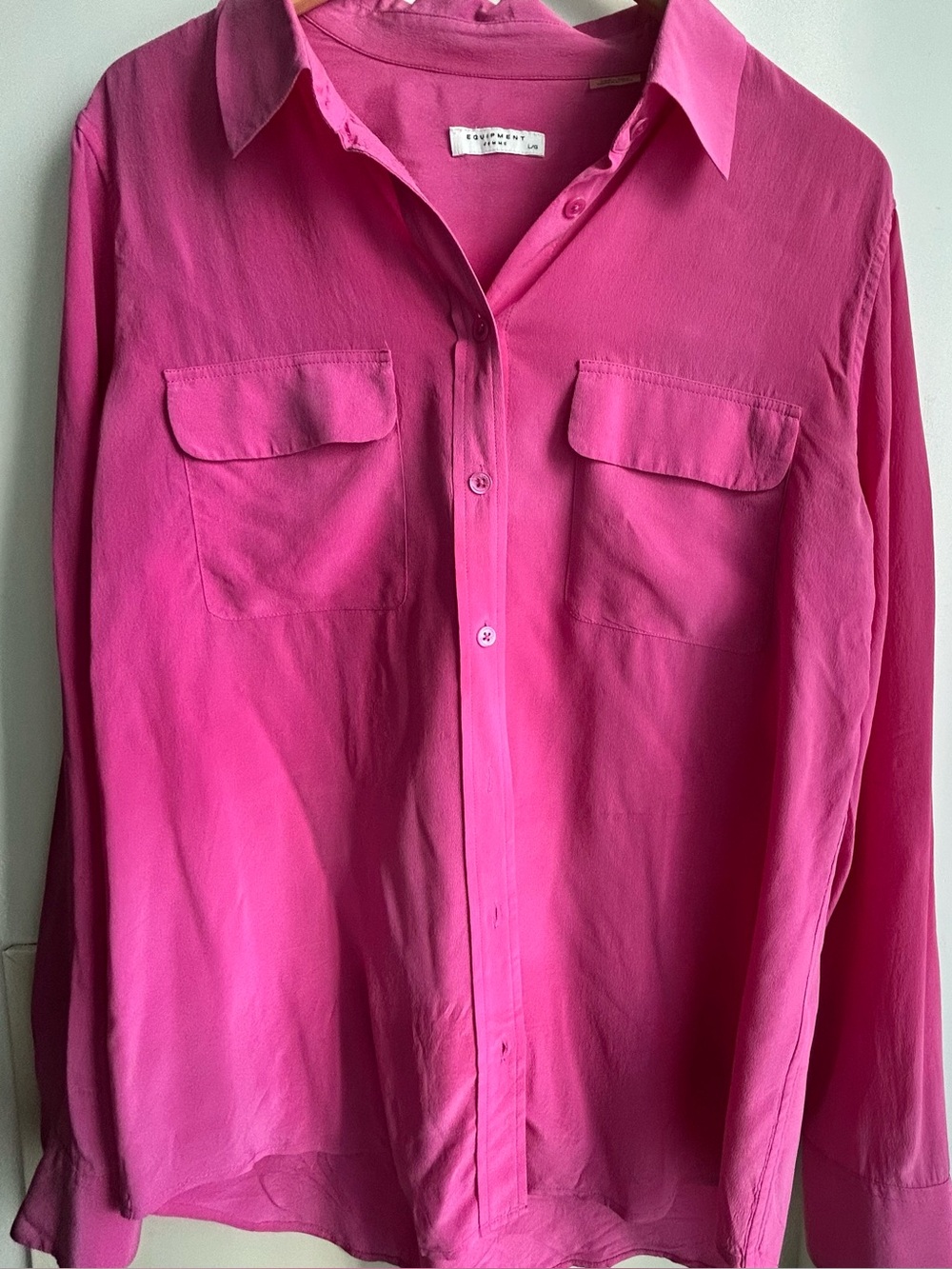 Equipment Women’s Pink Silk Relaxed fit Button-Down Shirt. Size L